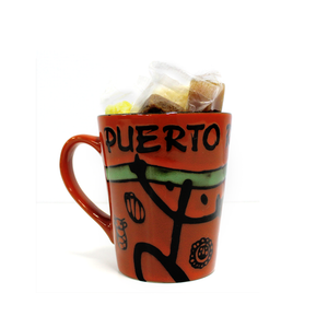 Taza con disenos tainos y dulces surtidos 5 piezas.